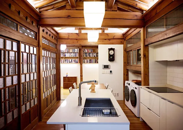 펜션 Award-winning Private Hanok With Atrium - 서울특별시