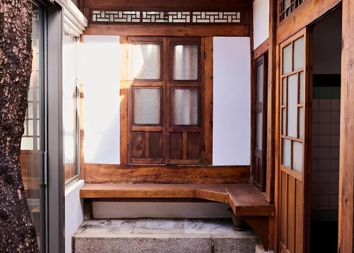 Award-winning Private Hanok With Atrium -
