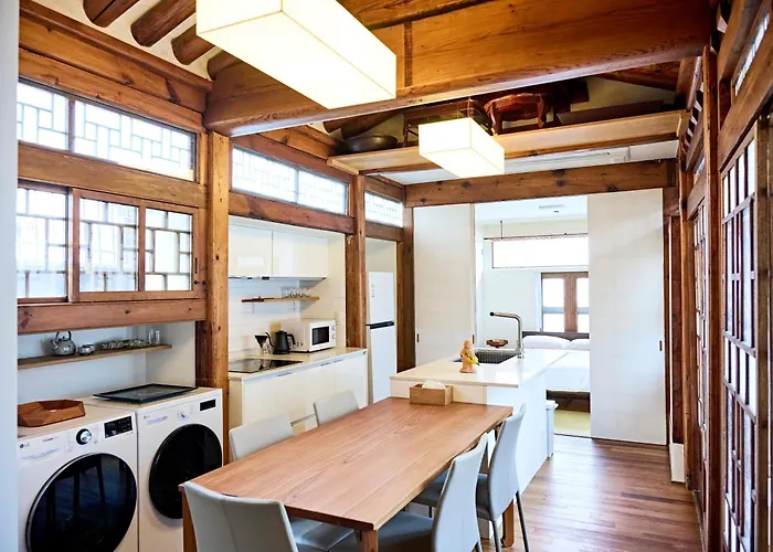Award-winning Private Hanok With Atrium - *