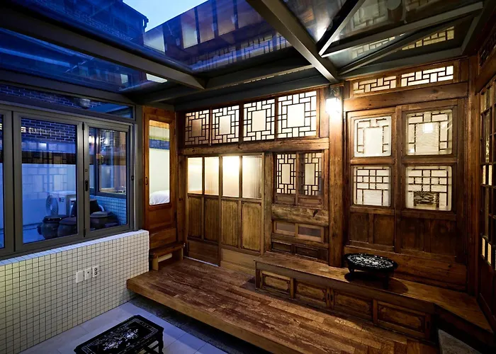 Award-winning Private Hanok With Atrium - *