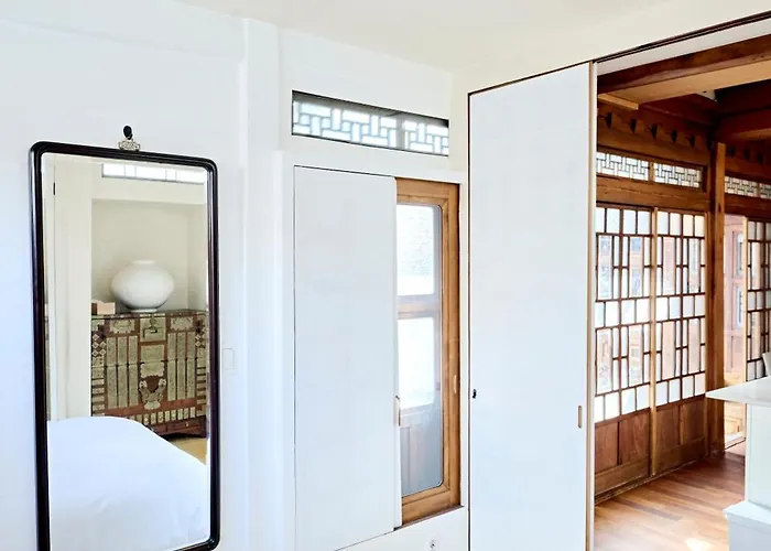 Award-winning Private Hanok With Atrium - *